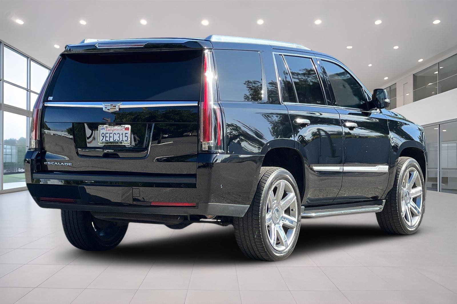 Used 2019 Cadillac Escalade Premium Luxury AWD/4WD image 4