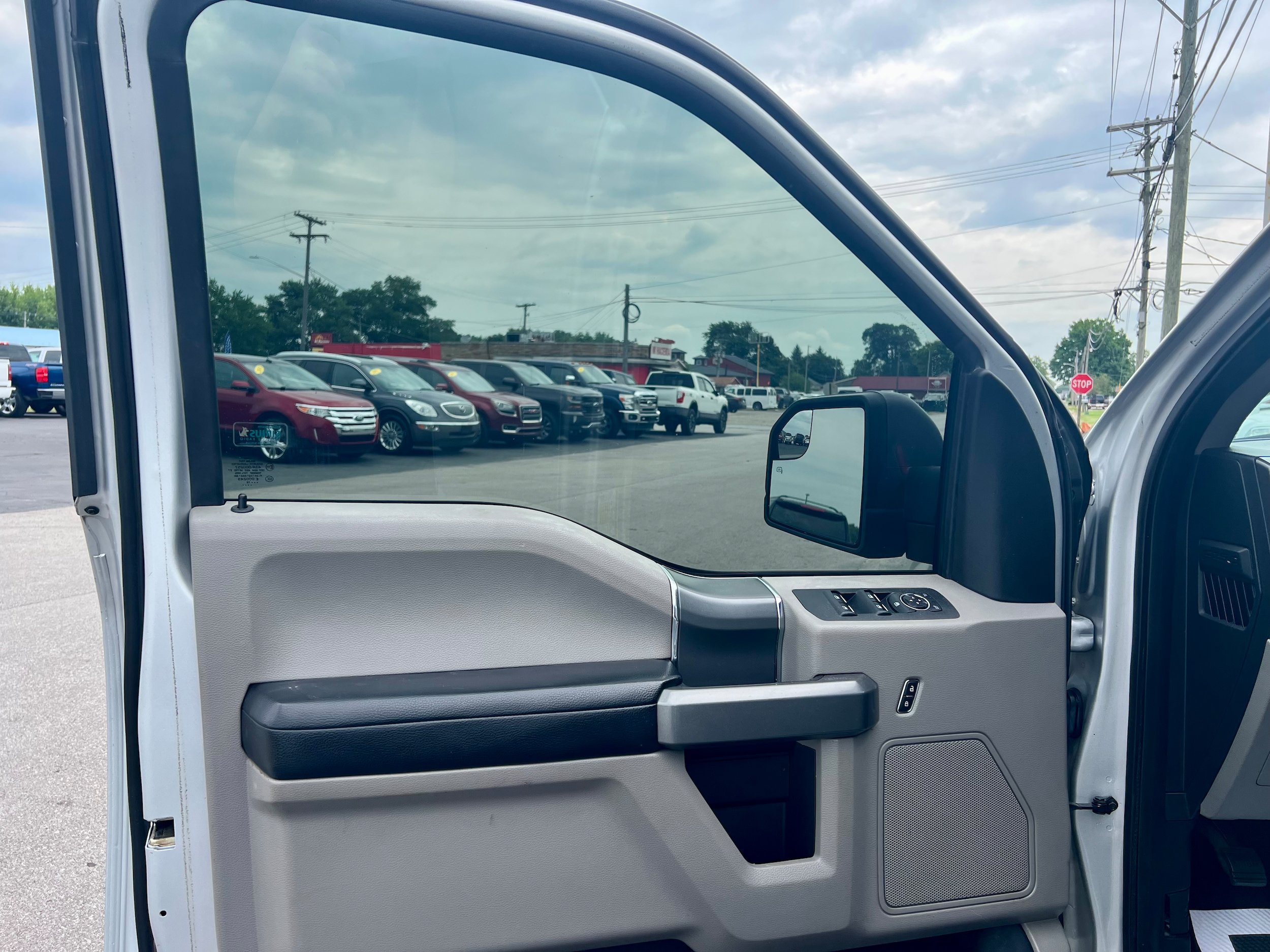 Used 2016 Ford F150 XLT w/ Equipment Group 302A Luxury AWD/4WD image 10