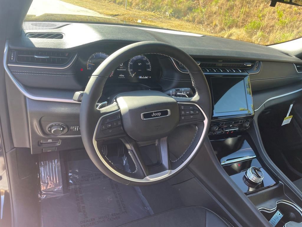 New 2025 Jeep Grand Cherokee L Altitude RWD image 11
