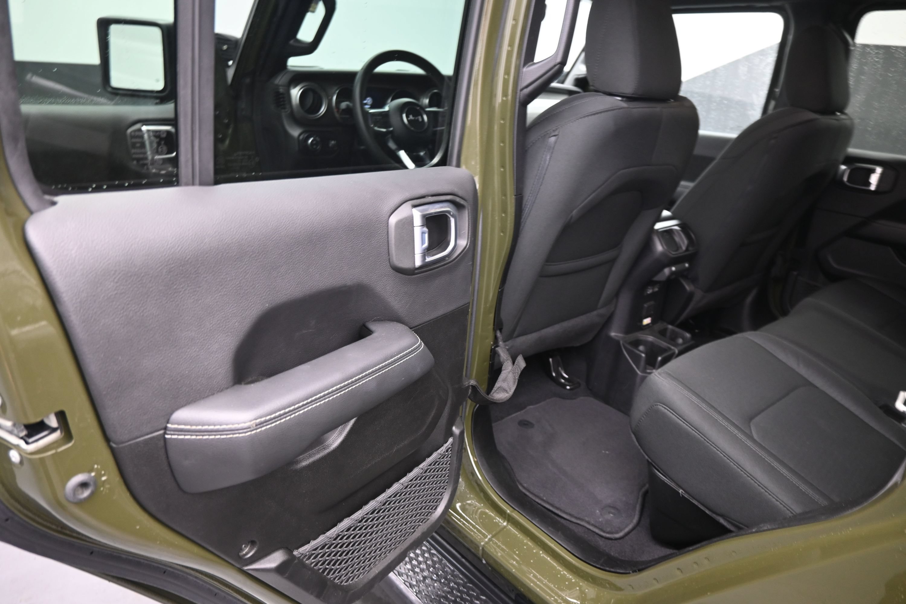 Used 2023 Jeep Gladiator Overland AWD/4WD image 19