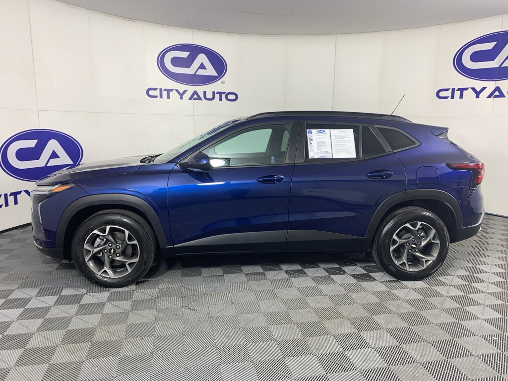 Used 2024 Chevrolet Trax LT w/ Sunroof Package image 6