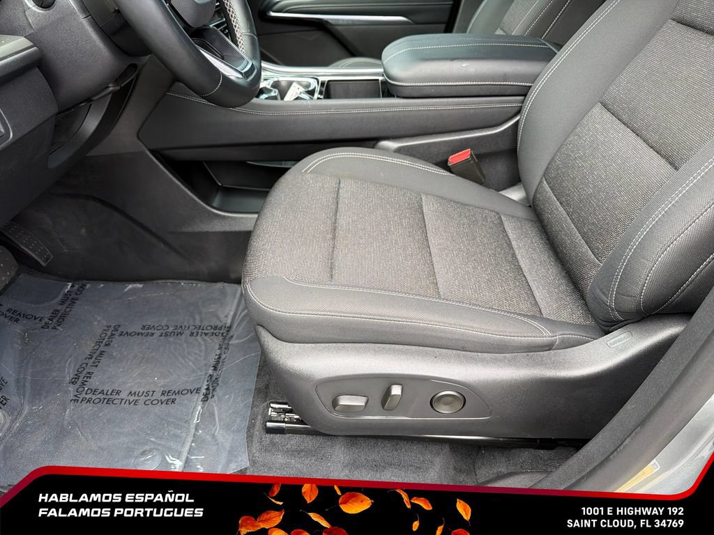 Used 2025 Chevrolet Traverse LT FWD image 15