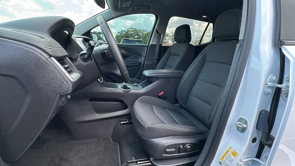 Used 2023 GMC Terrain SLE w/ Driver Convenience Package image 9
