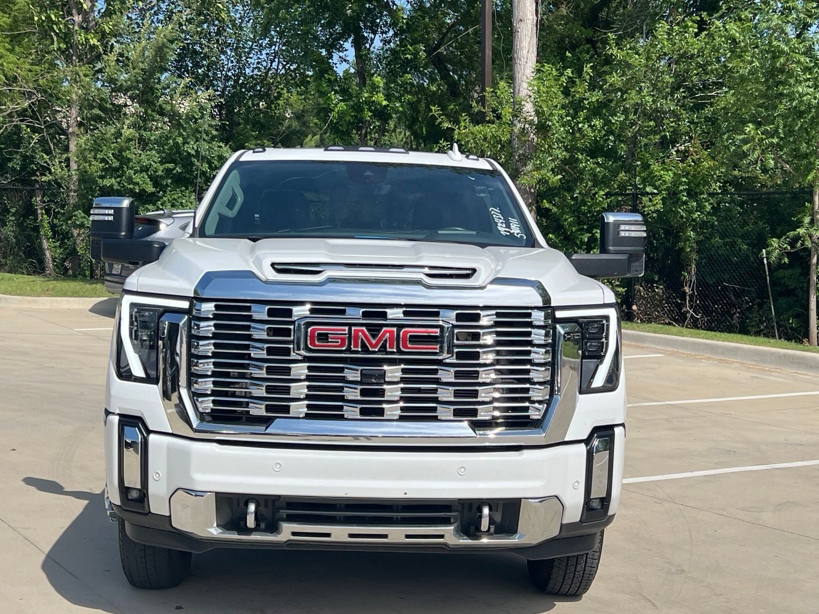 Used 2024 GMC Sierra 3500 Denali w/ Denali Reserve Package AWD/4WD image 2