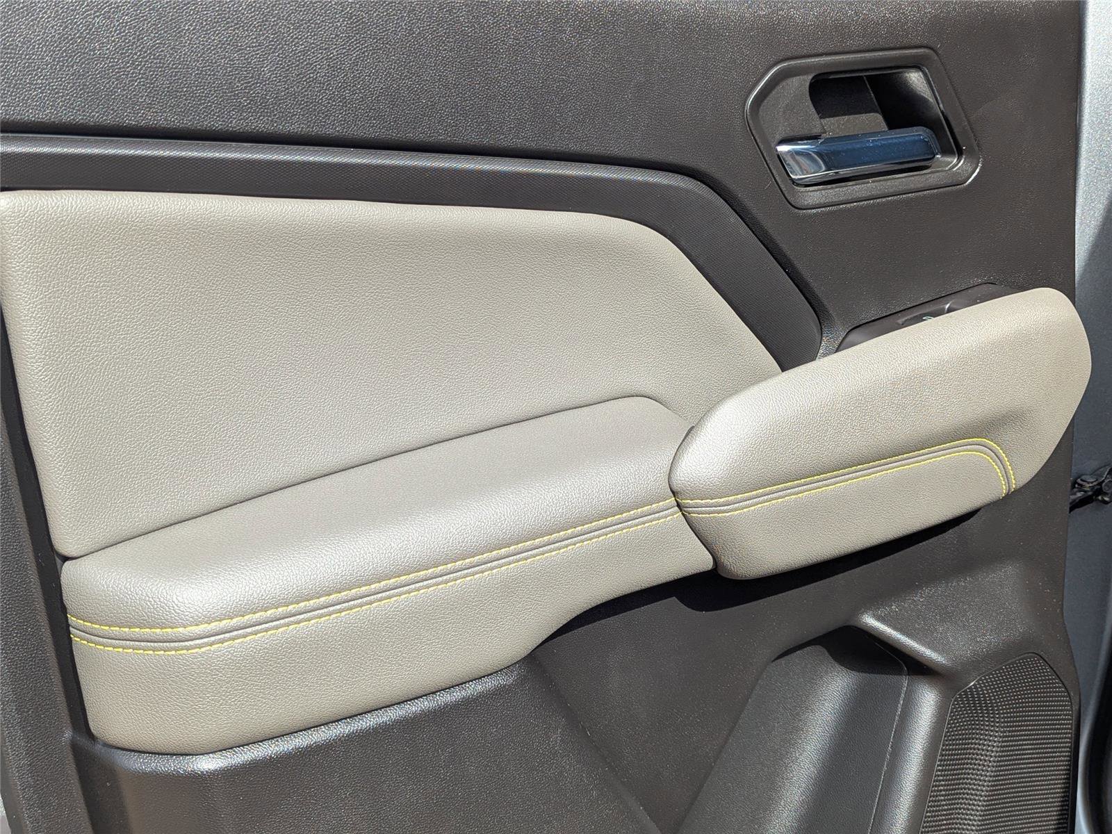 Used 2023 Chevrolet Colorado ZR2 w/ ZR2 Convenience Package III image 13