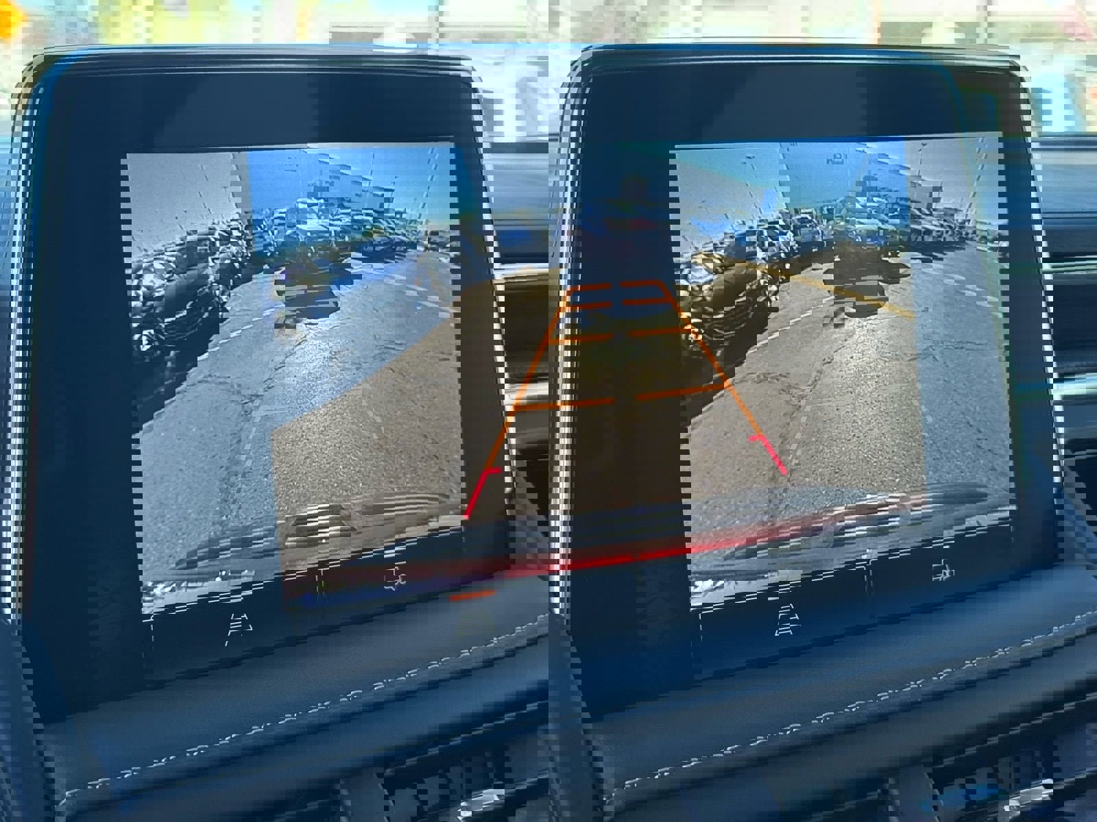 Used 2023 GMC Yukon XL SLT image 23