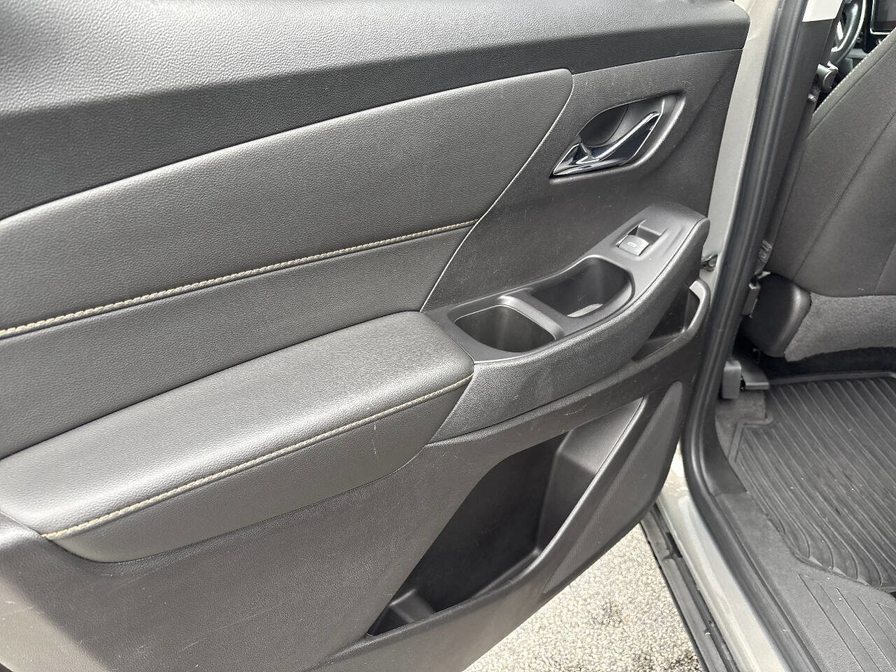 Used 2019 Chevrolet Traverse LT FWD image 17