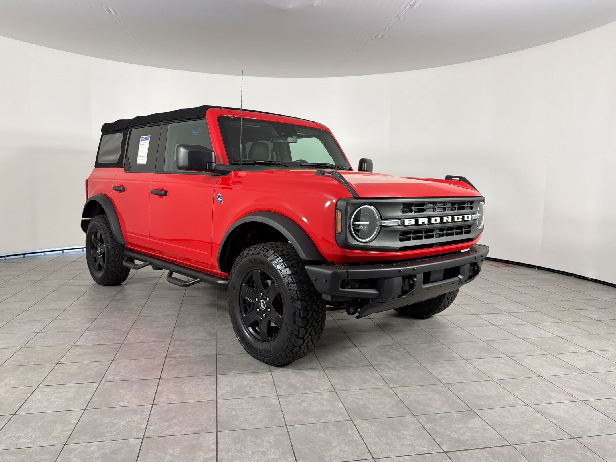 Used 2022 Ford Bronco Black Diamond image 7