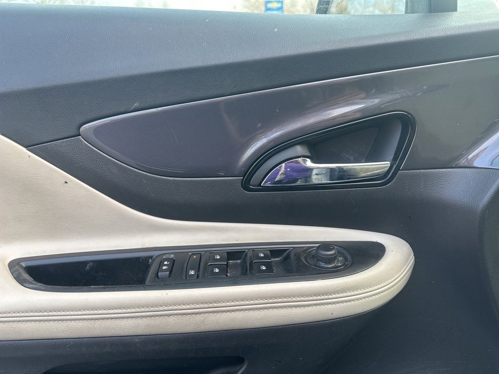 Used 2019 Buick Encore Essence w/ Experience Buick Package image 10