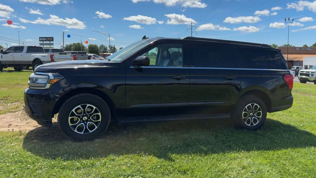 Used 2024 Ford Expedition Max XLT RWD image 3