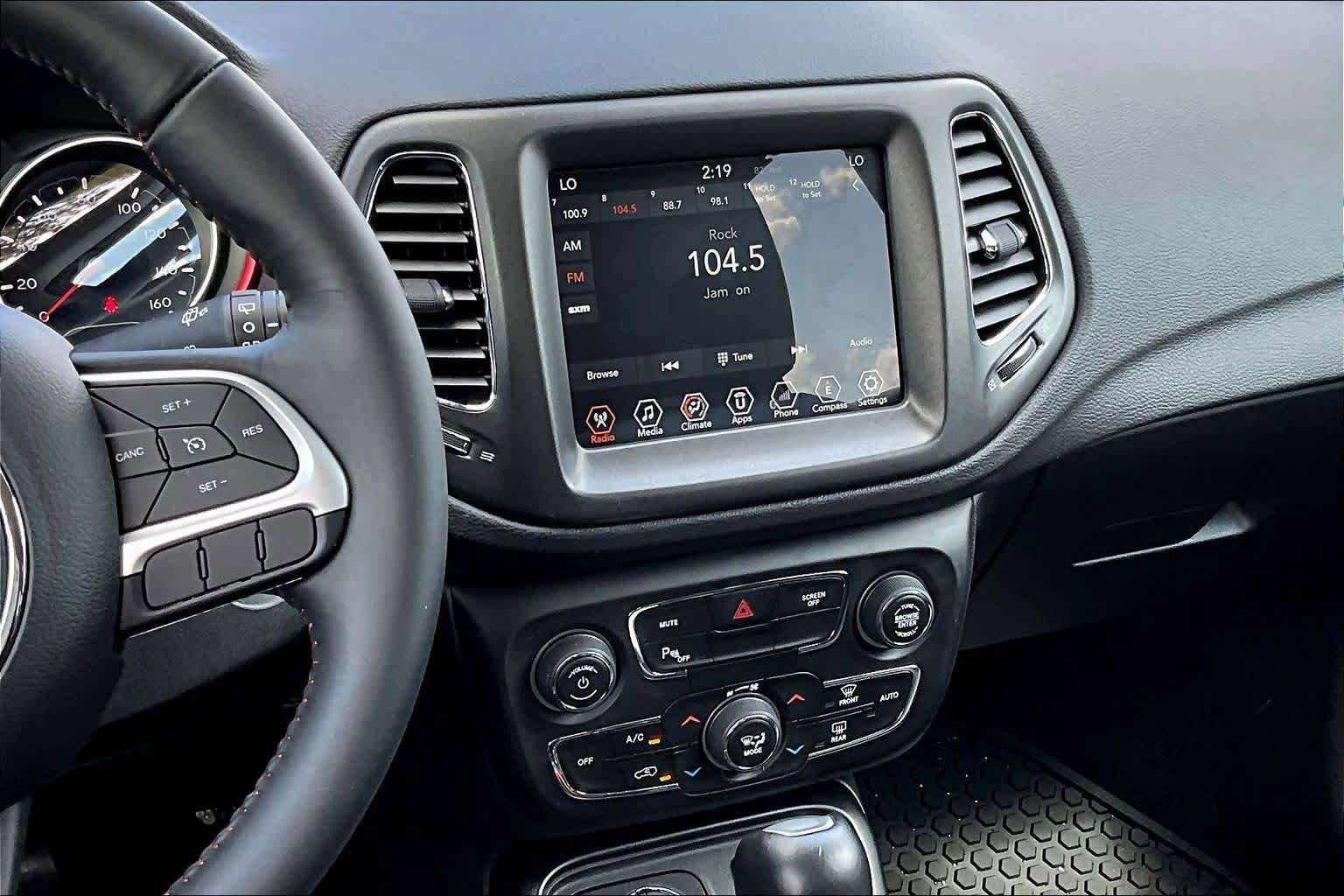 Used 2018 Jeep Compass Trailhawk w/ Safe & Security Group image 7