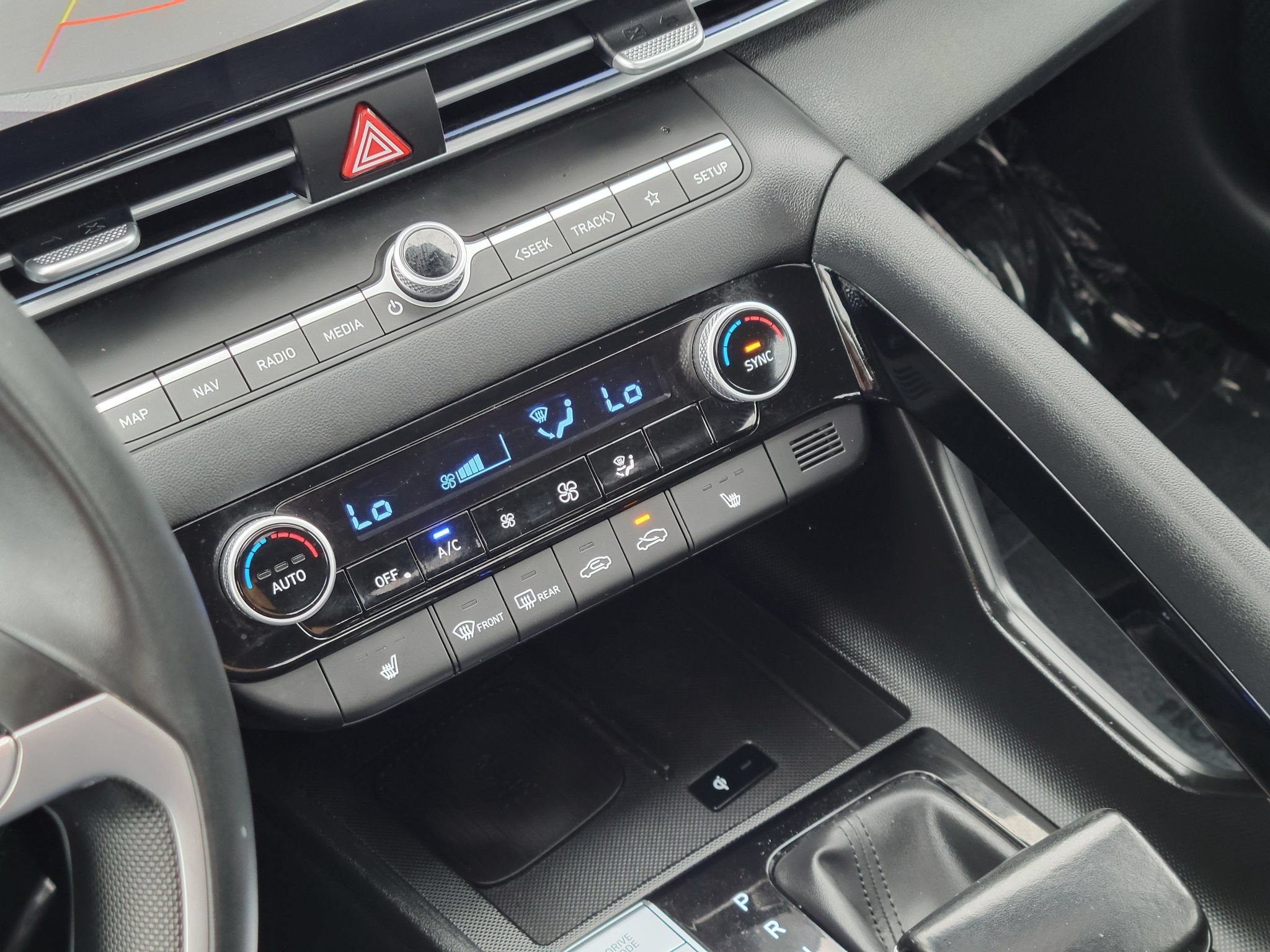 Used 2025 Hyundai Elantra Limited FWD image 22