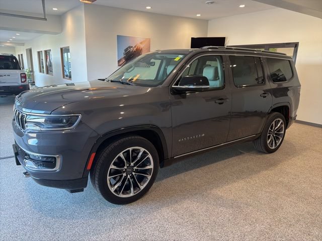 Used 2023 Jeep Wagoneer Series III w/ Premium Group I AWD/4WD image 3