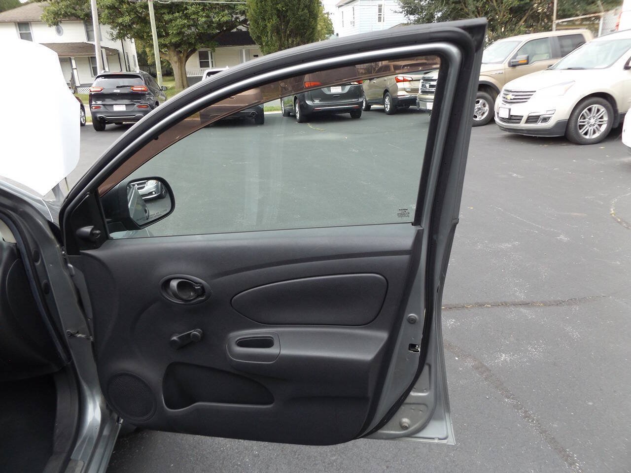 Used 2012 Nissan Versa S w/ Cruise Control Pkg FWD image 25