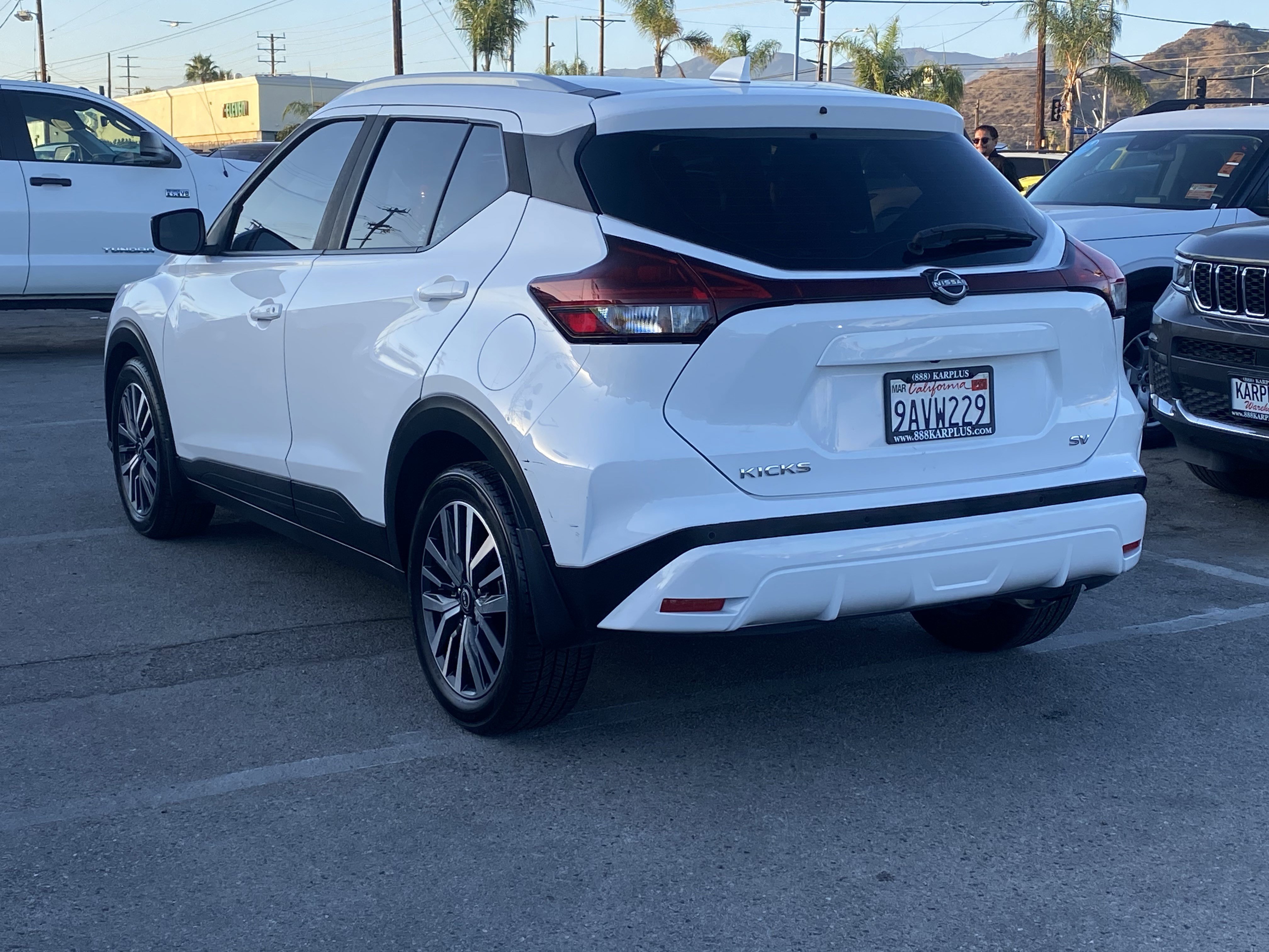 Used 2022 Nissan Kicks SV image 9