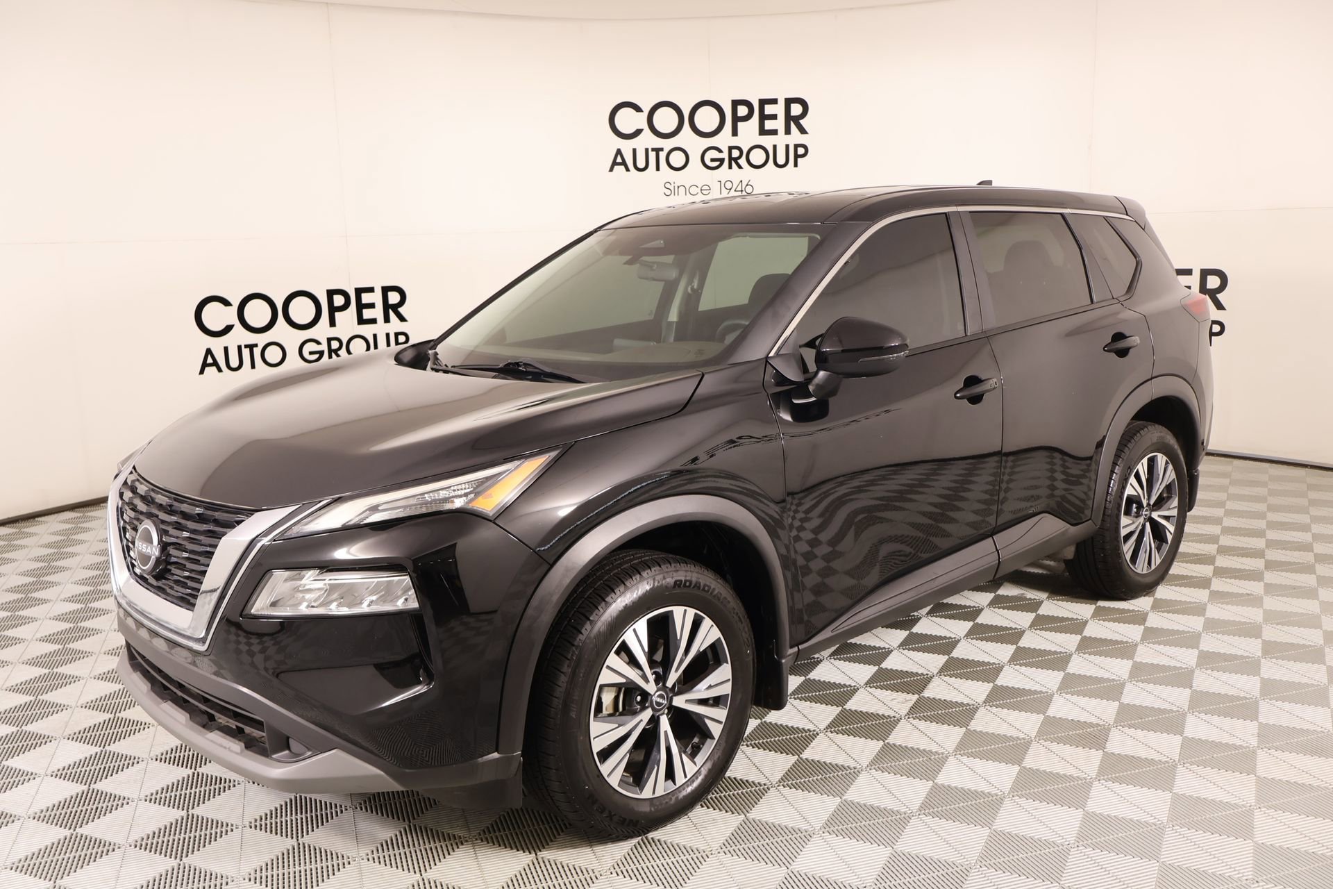 Used 2023 Nissan Rogue SV image 9