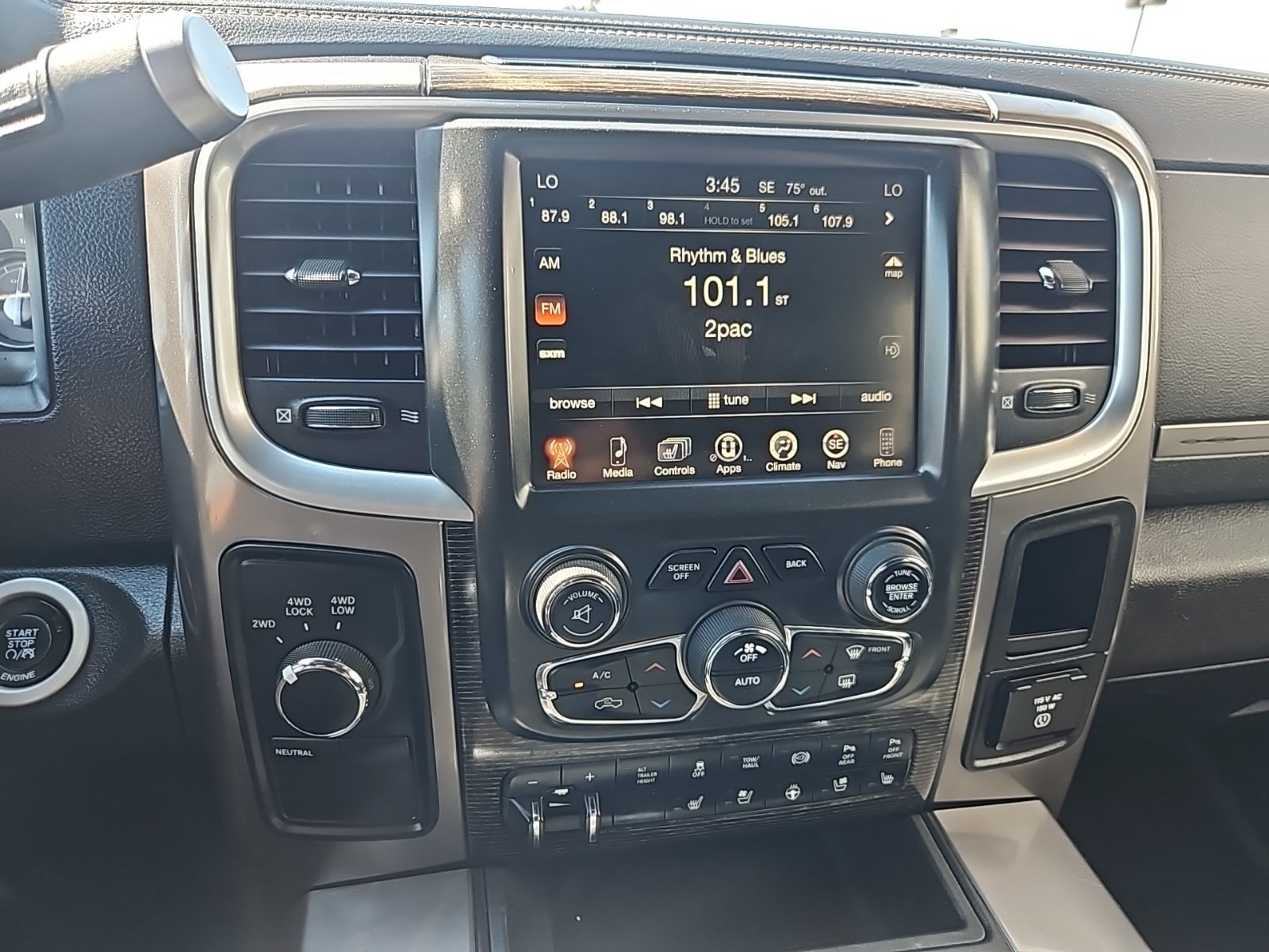 Used 2016 RAM 2500 Limited AWD/4WD image 18