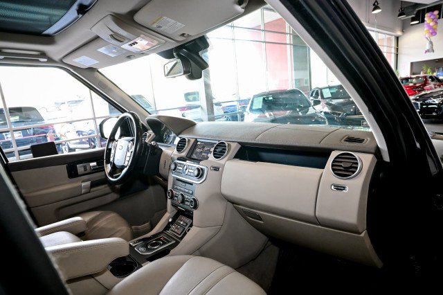 Used 2016 Land Rover LR4 HSE Silver Edition AWD/4WD image 27