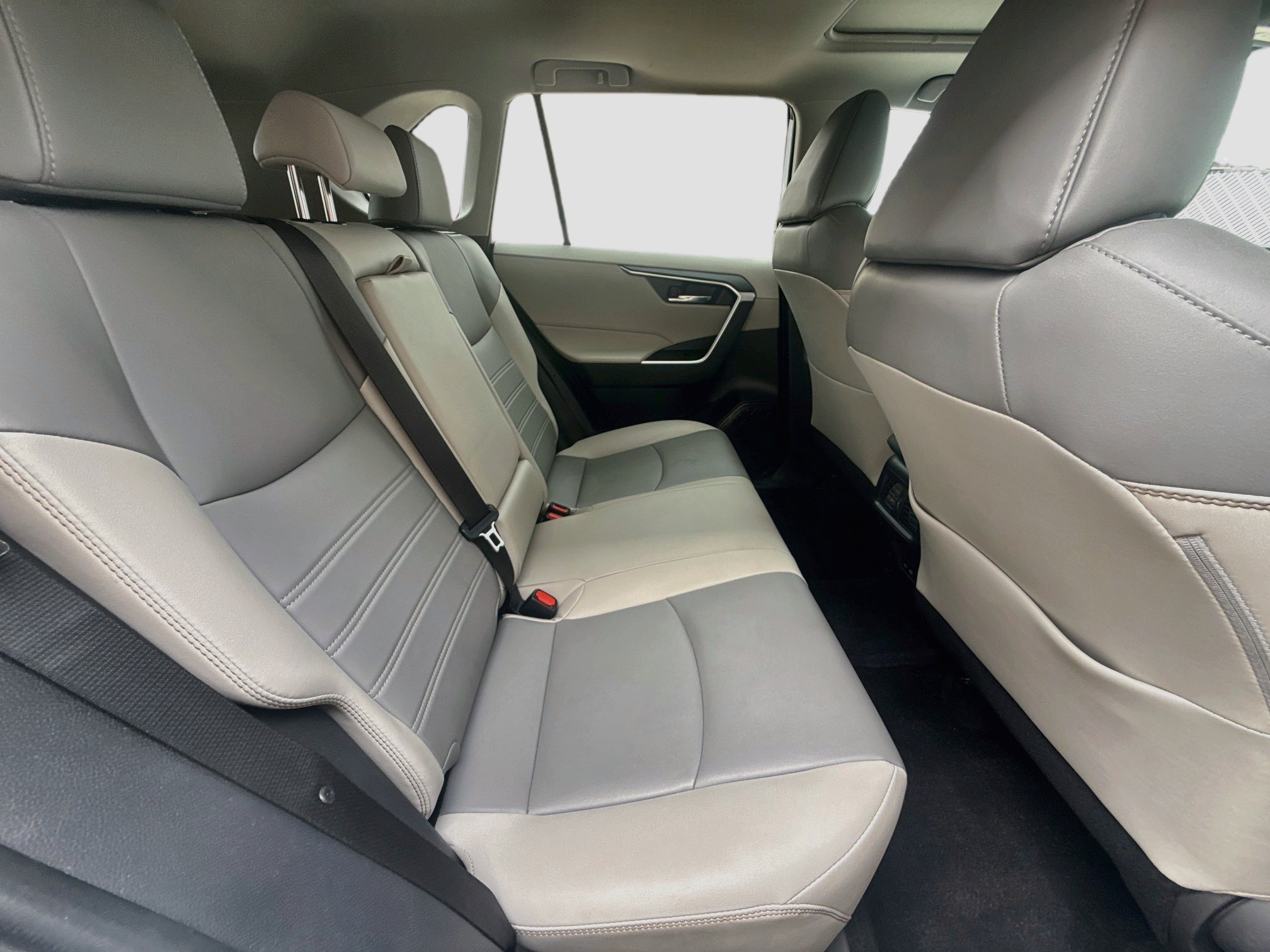 Used 2024 Toyota RAV4 XLE Premium FWD image 26