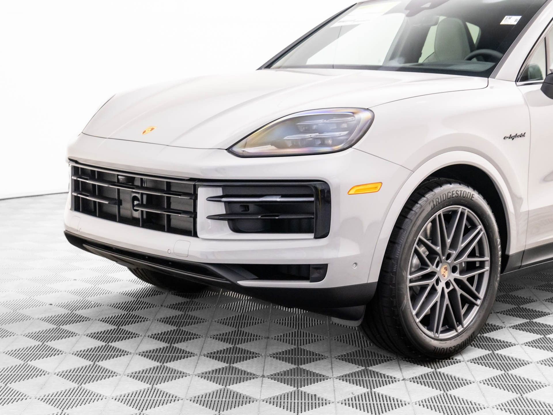 New 2026 Porsche Cayenne E-Hybrid Coupe AWD/4WD image 40