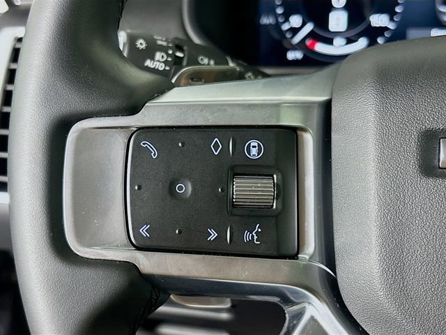 Used 2024 Land Rover Discovery S image 10