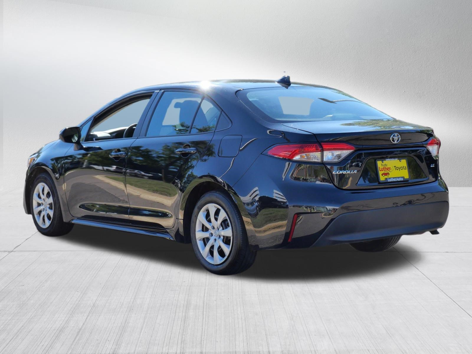 Certified 2025 Toyota Corolla LE FWD image 5