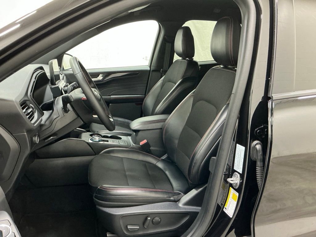 Used 2025 Ford Escape ST-Line image 9