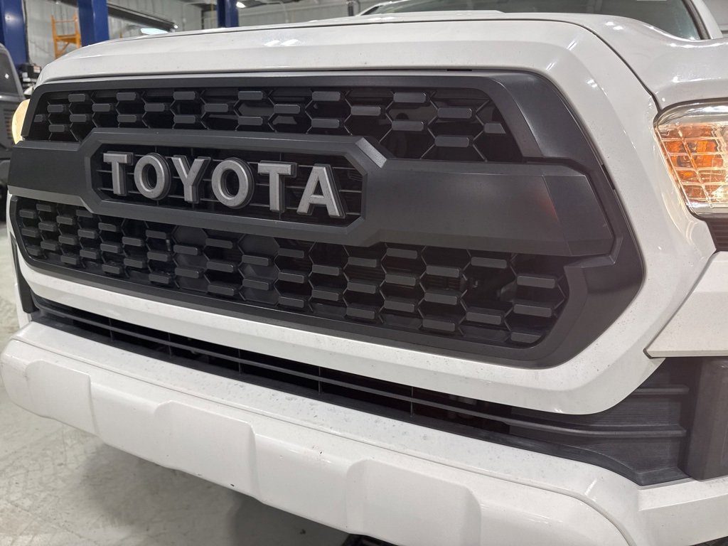 Used 2016 Toyota Tacoma TRD Sport w/ Premium & Technology Package image 16