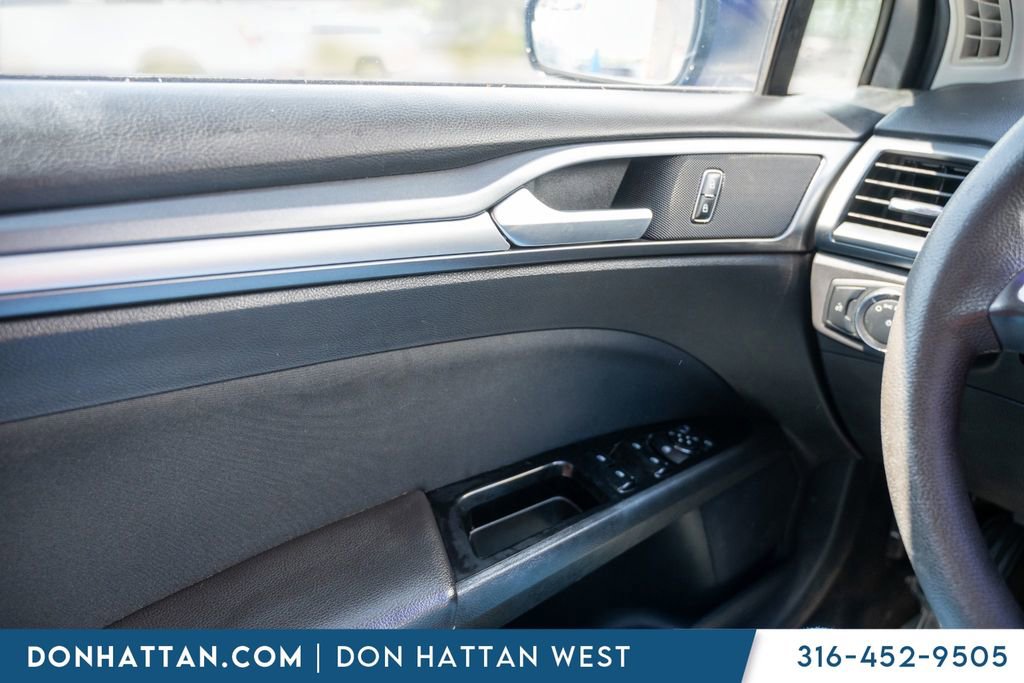 Used 2016 Ford Fusion SE FWD image 15