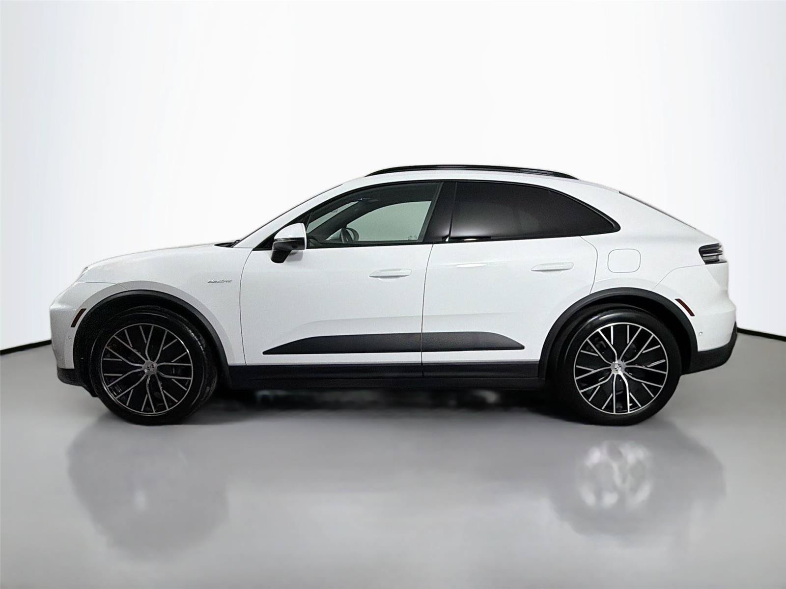 Certified 2025 Porsche Macan Electric RWD image 2