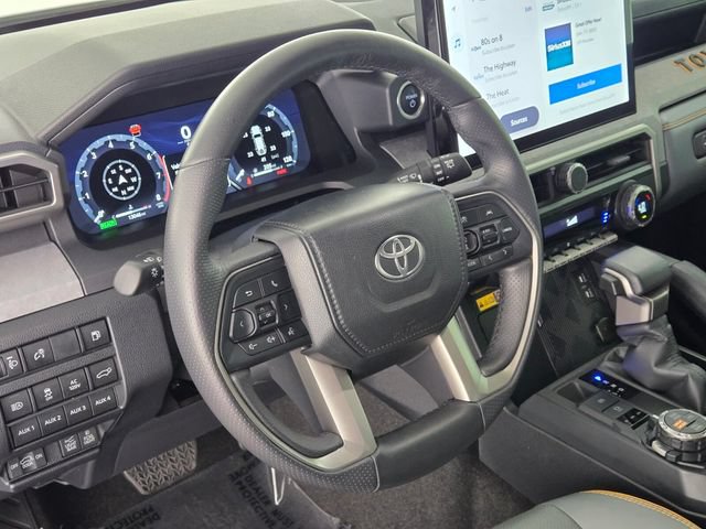 Used 2025 Toyota 4Runner Trailhunter AWD/4WD image 20