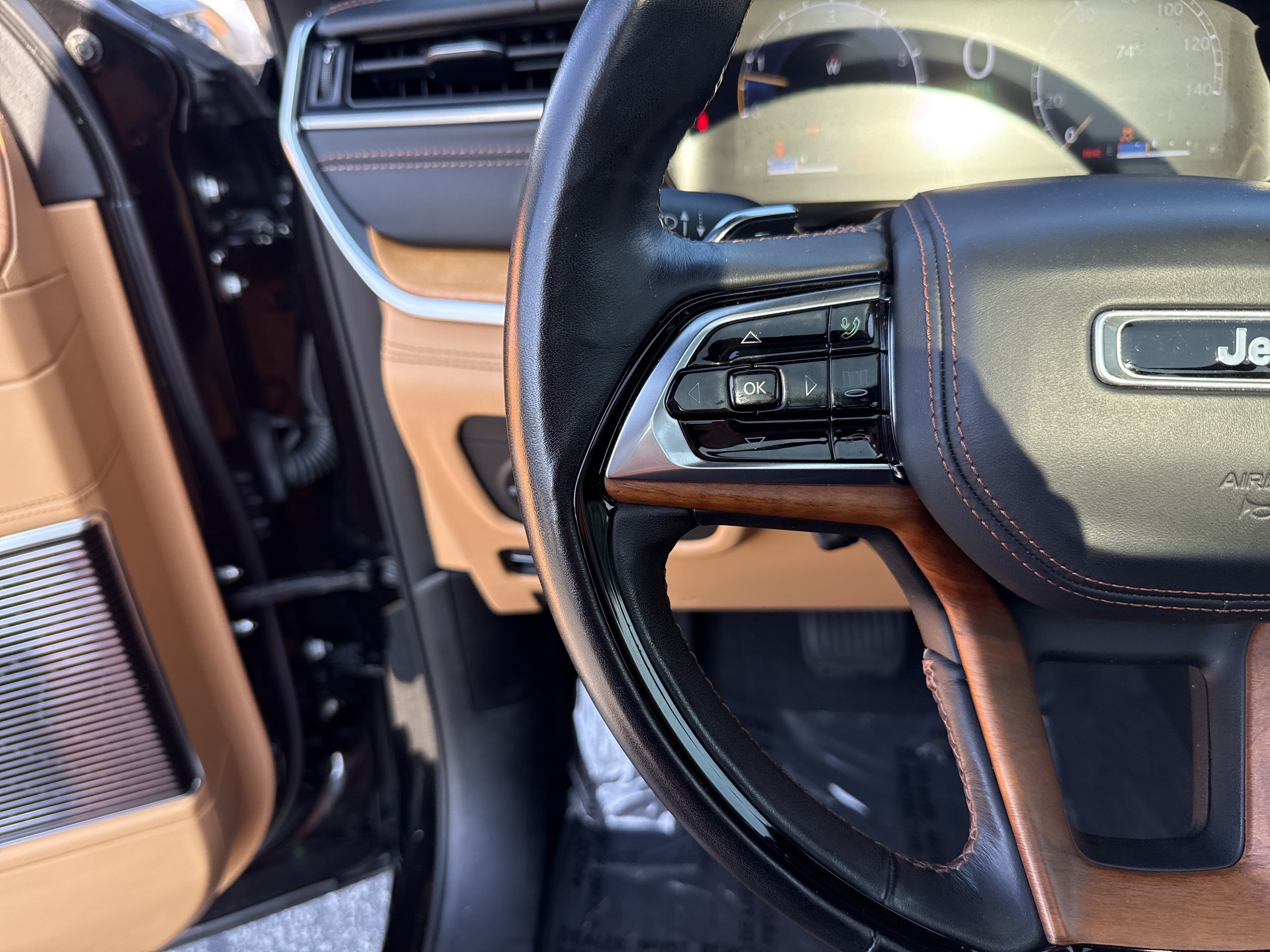 Used 2021 Jeep Grand Cherokee L Summit AWD/4WD image 19