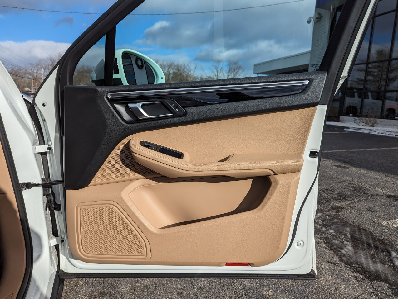 Used 2020 Porsche Macan AWD image 29