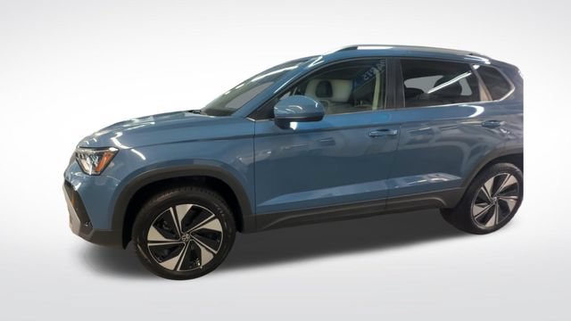 Certified 2025 Volkswagen Taos SE AWD/4WD image 5