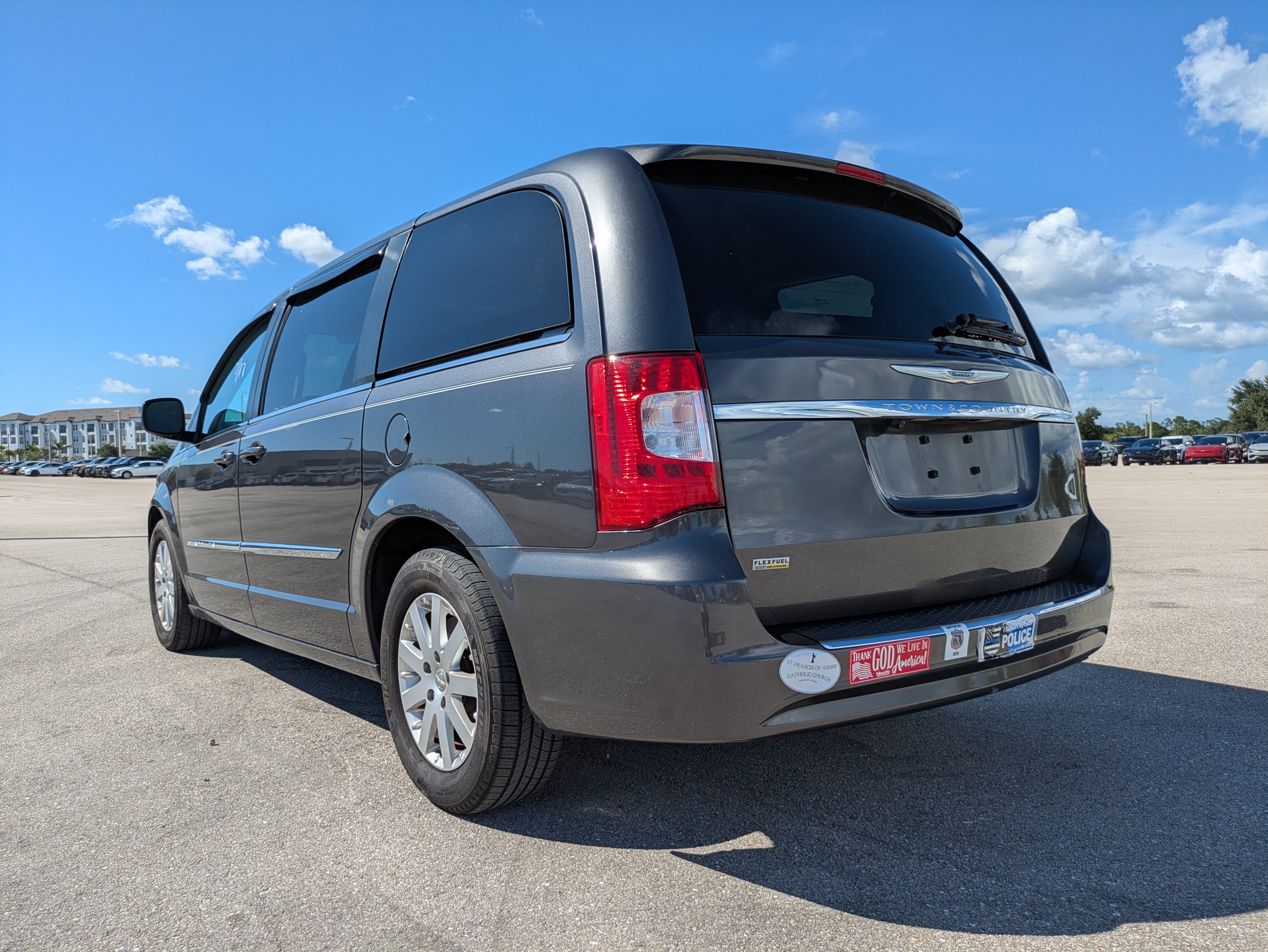 Used 2016 Chrysler Town & Country Touring FWD image 6