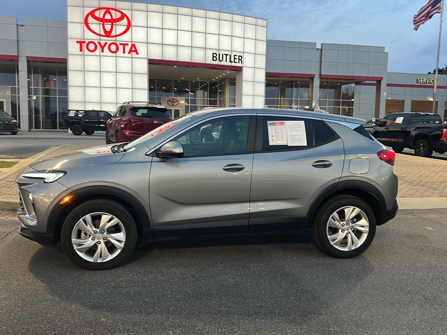 Used 2025 Buick Encore GX Preferred image 3