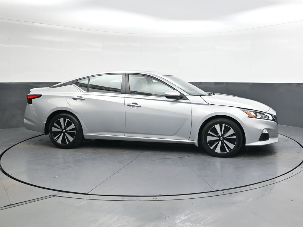 Used 2021 Nissan Altima 2.5 SV w/ SV Premium Package image 3