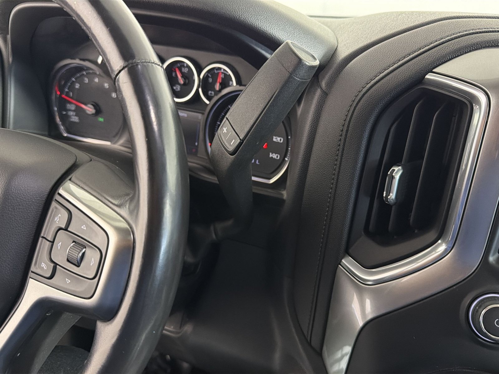 Used 2020 Chevrolet Silverado 1500 LT Trail Boss AWD/4WD image 22