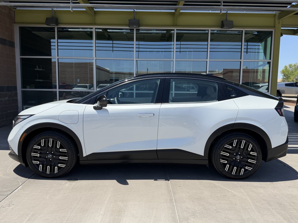 Used 2026 Nissan Leaf Platinum+ w/ Floor Mat Package (Platinum+) FWD image 7