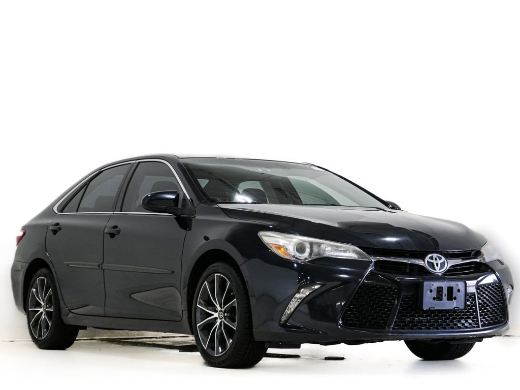 Used 2015 Toyota Camry XSE w/ Moonroof Package image 1