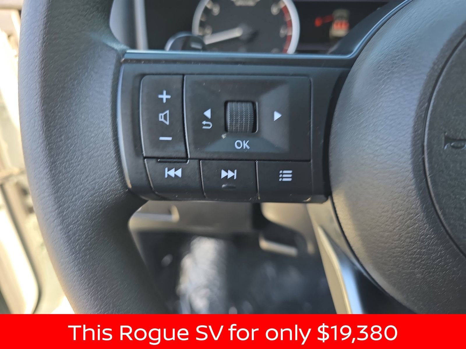 Used 2024 Nissan Rogue SV image 23