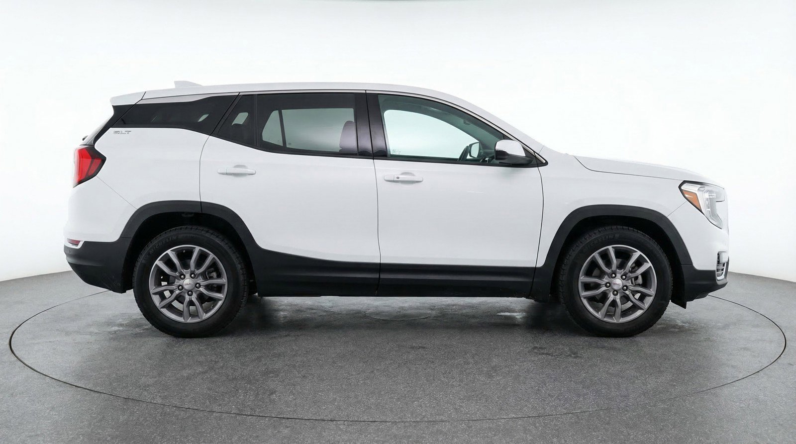 Used 2024 GMC Terrain SLT image 11