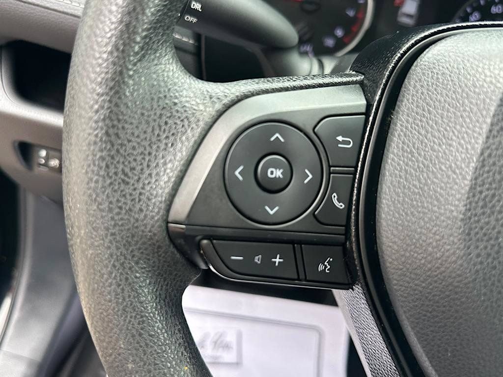 Used 2021 Toyota RAV4 LE AWD/4WD image 20