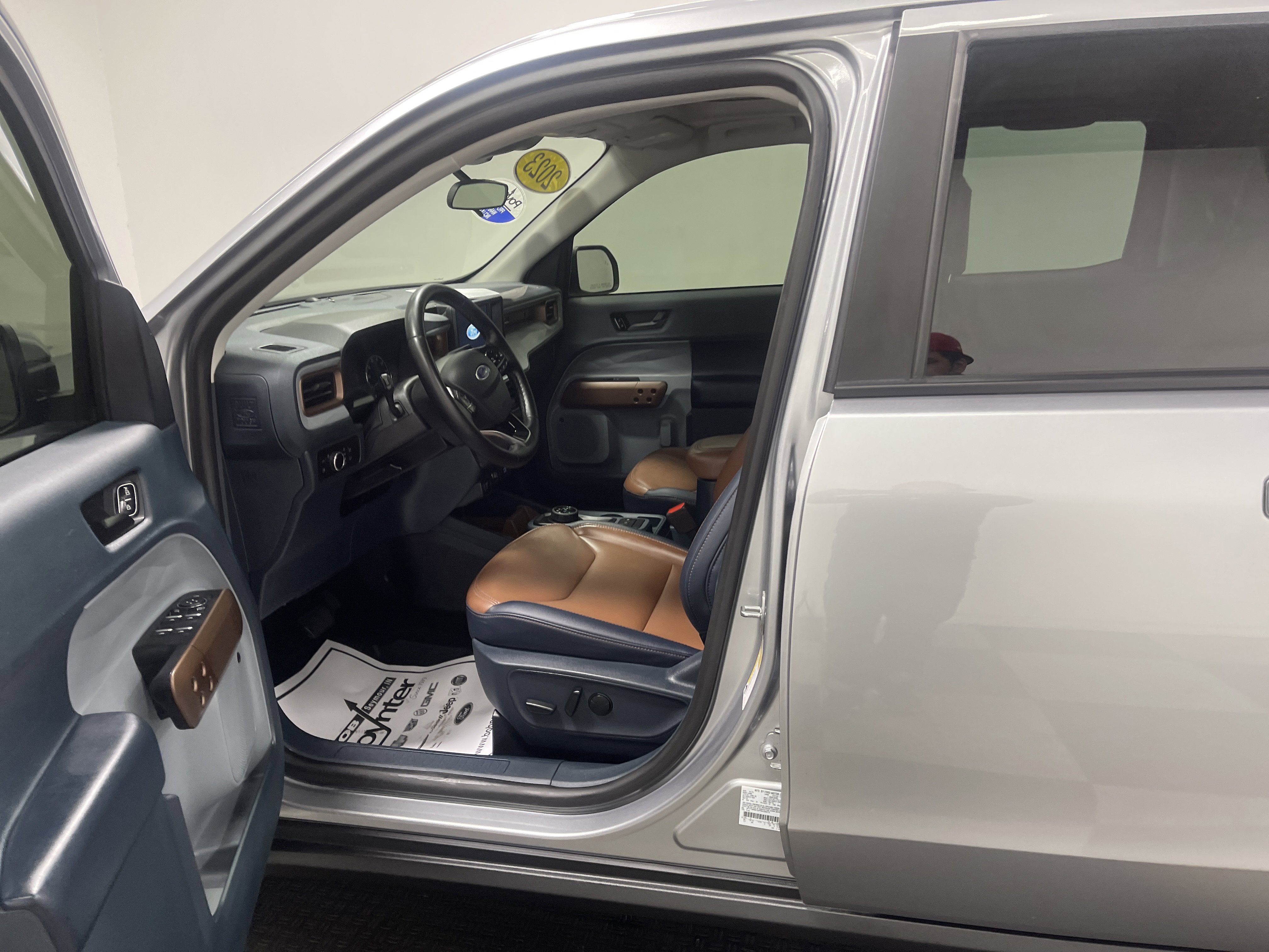 Used 2023 Ford Maverick Lariat w/ Lariat Luxury Package image 9