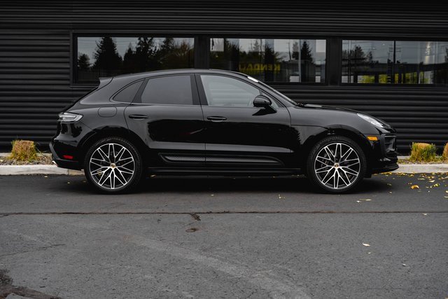 Used 2024 Porsche Macan w/ Premium Plus Package image 32