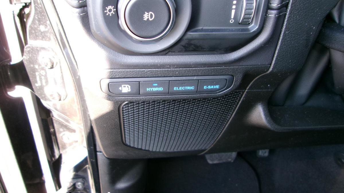 Used 2025 Jeep Wrangler Unlimited Rubicon 4xe w/ Safety Group AWD/4WD image 11