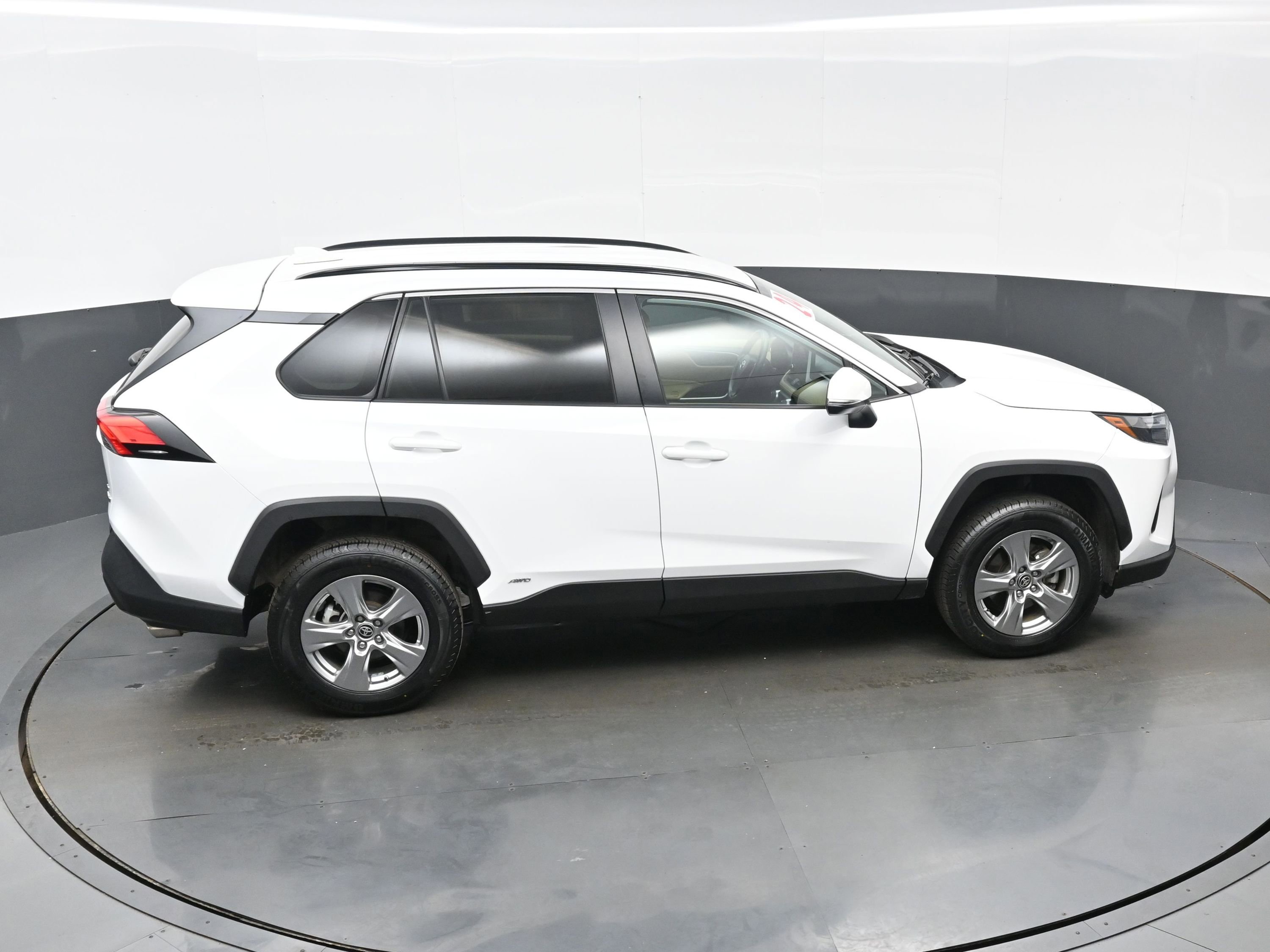 Used 2024 Toyota RAV4 LE AWD/4WD image 39