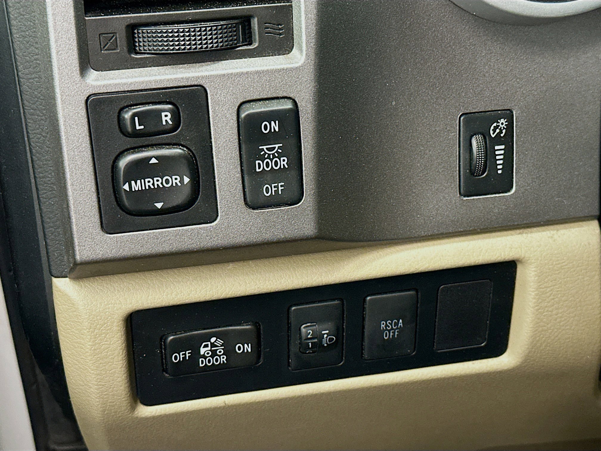 Used 2012 Toyota Tundra 4x4 CrewMax w/ Tow Pkg image 17