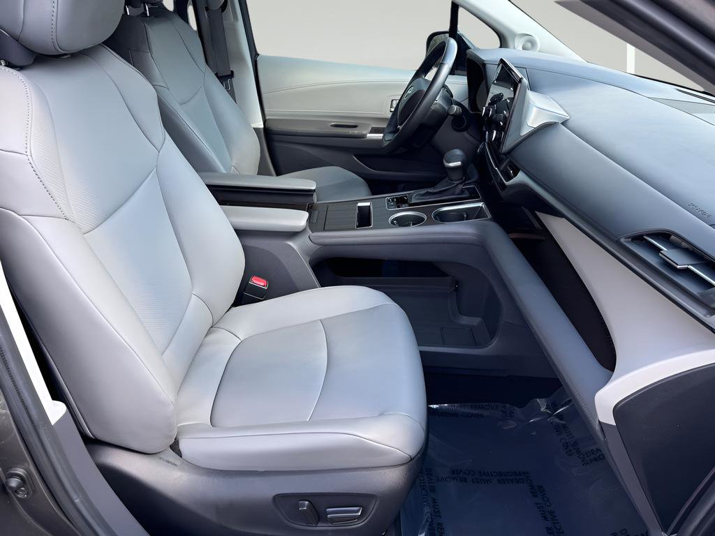 Used 2022 Toyota Sienna XLE w/ XLE Plus Package image 29