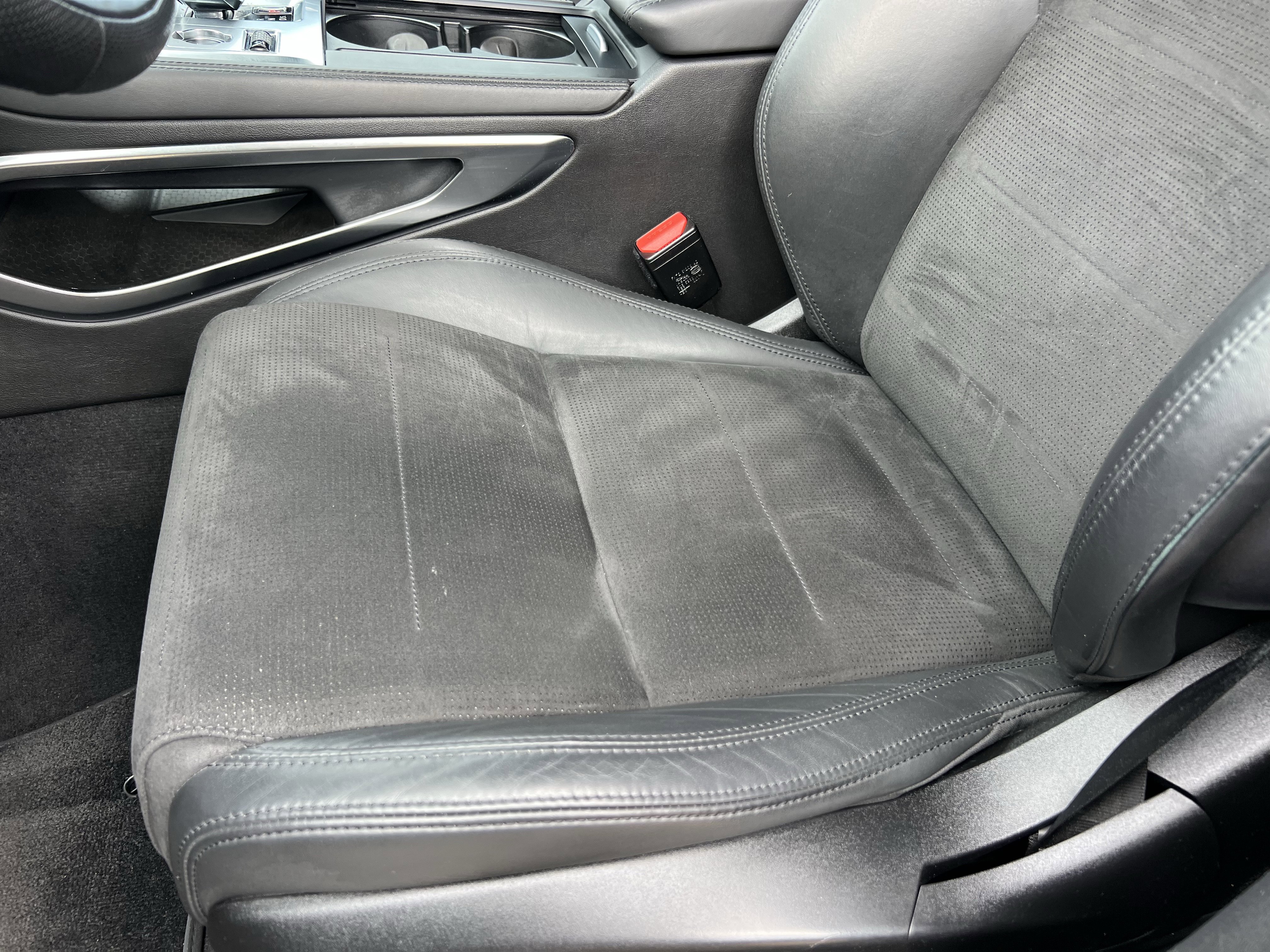 Used 2023 Jaguar F-PACE SVR image 18